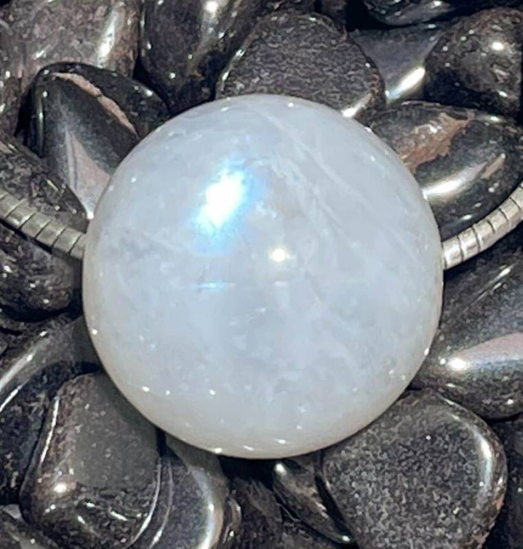 mondstein-kugel-trommelstein-anhaenger-edelstein-heilstein-schmuck-gebohrt-edelsteinschmuck