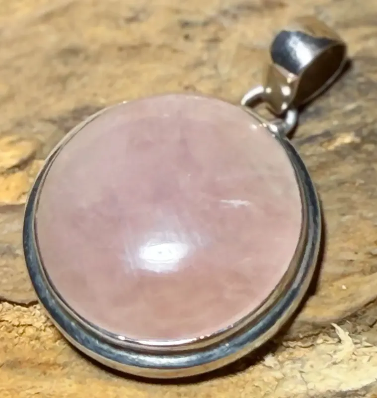 rosenquarz-anhaenger-edelstein-heiilstein-schmuck-silber