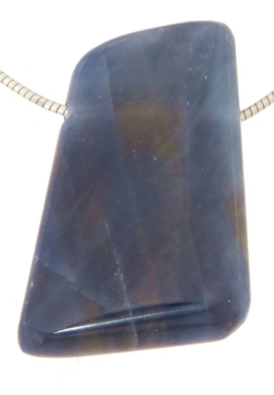 saphir-anhaenger-edelstein-heilstein-trommelstein