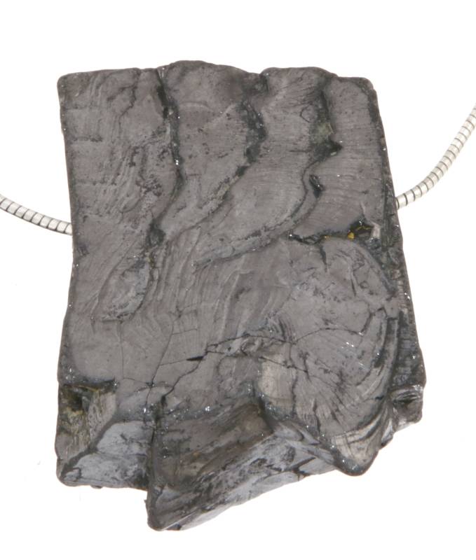 Schungit-edelschungit-anhaenger-trommelstein-edelstein-heilstein-schmuck-edelsteinschmuck-gebohrt