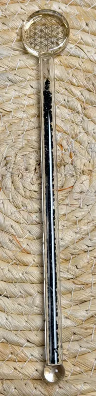 Edelsteinwasser-wassersteine-edelsteine-heilwasser-wasser-energetisieren-chakra-jaspis-amethyst-bergkristall-calcit-sodalith