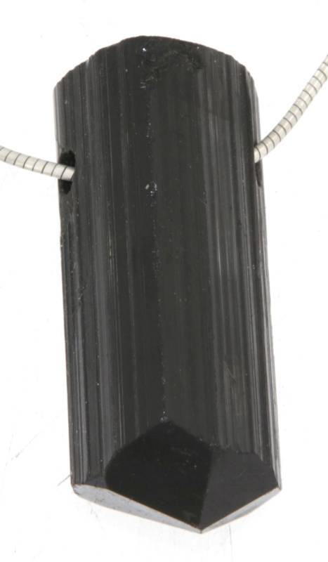 turmalin-anhaenger-trommelstein-edelstein-heilstein-schoerl-schmuck-edelsteinschmuck-gebohrt