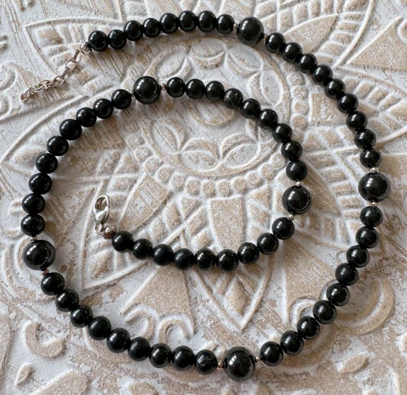 schwarzer-turmalin-schoerl-schmuck-kette-collier-edelsteinkette-edelstein.heilstein-silber