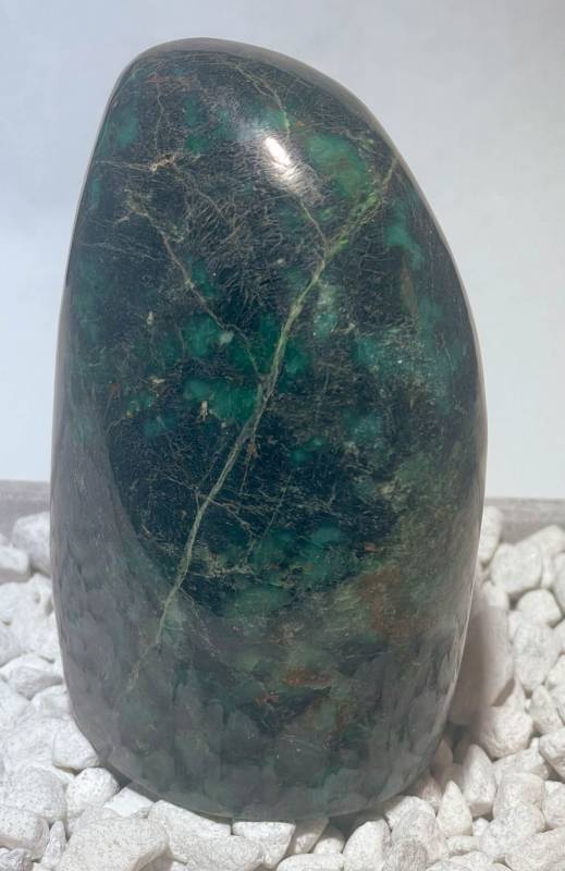 smaragd-seidensten-Edelstein-handschmeichler