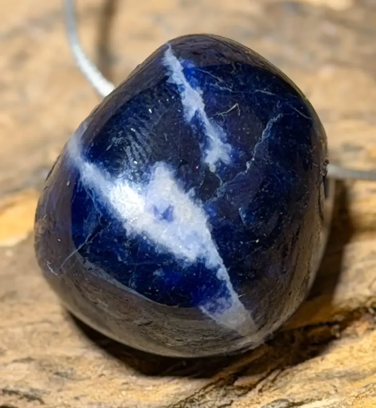 sodalith-anhaenger-edelstein-trommelstein-heilstein-schmuck-edelsteinschmuck