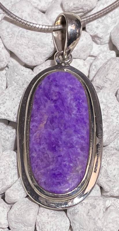 sugilith-anhaenger-edelstein-heiilstein-schmuck-silber