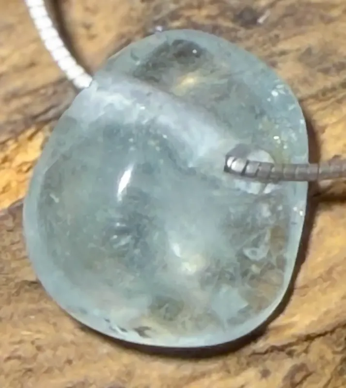 blauer-blau-topas-trommelstein-anhaenger-edelstein-heilstein-schmuck