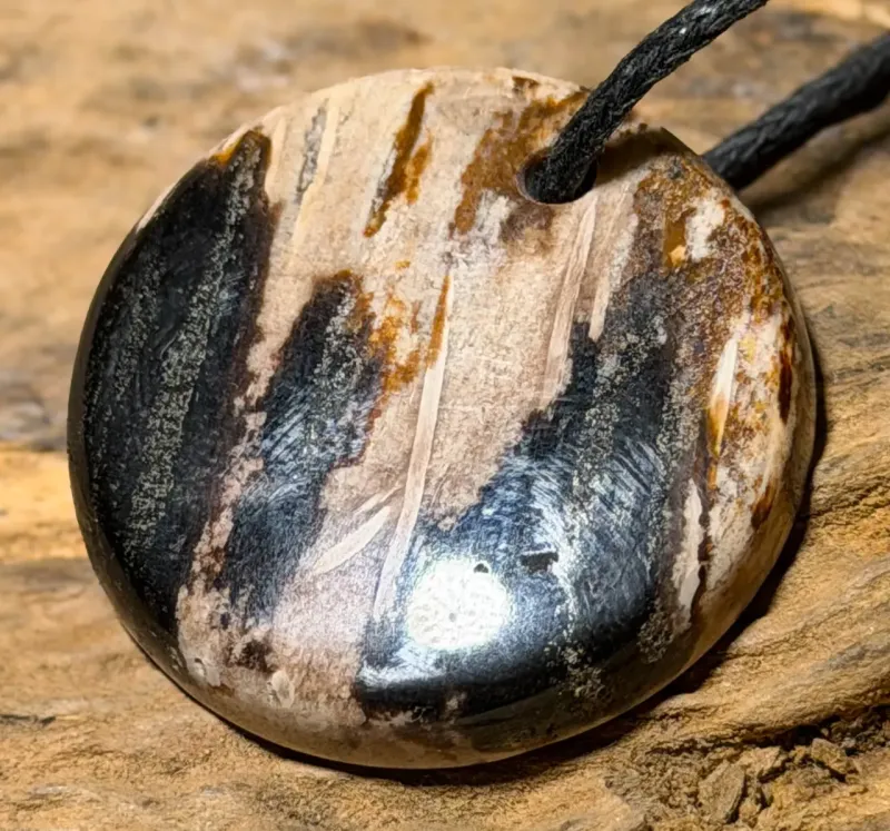 versteinert-holz-anhaenger