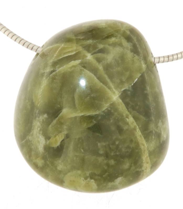 vesuvianit-anhaenger-edelstein-trommelstein-heilstein-schwarz-schmuck-edelsteinschmuck-gebohrt