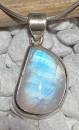mondstein-anhaenger-edelstein-heiilstein-schmuck-silber