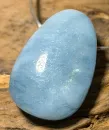 aquamarin-trommelstein-anhaenger-edelstein-heilstein-schmuck