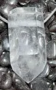 bergkristall-spitze-anhaenger-edelstein-trommelstein-heilstein-schmuck