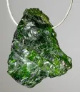 chromdiopsid-anhaenger-edelstein-heilstein-gebohrt
