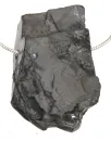 Schungit-edelschungit-anhaenger-trommelstein-heilstein-shungit-schmuck-edelsteinschmuck