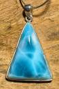 larimar-anhaenger-edelstein-trommelstein-heilstein-gebohrt