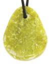 lizardit-jade-anhaenger-edelstein-heilstein-trommelstein-gebohrt