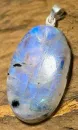 mondstein-labradorit-schmuck-edelstein-ketten-anhaenger
