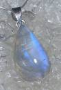 mondstein-anhaenger-edelstein-heiilstein-schmuck-silber