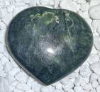 nephrit-jade-seifenstein-edelstein-heilstein-handschmeichler