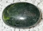 nephrit-jade-seifenstein-edelstein-heilstein-handschmeichler