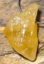 calcit-orangencalcit-anhaenger-trommelstein-edelstein-heilstein-schmuck-edelsteinschmuck-gebohrt