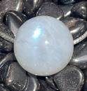 mondstein-kugel-trommelstein-anhaenger-edelstein-heilstein-schmuck-gebohrt-edelsteinschmuck