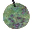 rubin-fuchsit-anhaenger-edelstein-heilstein-trommelstein